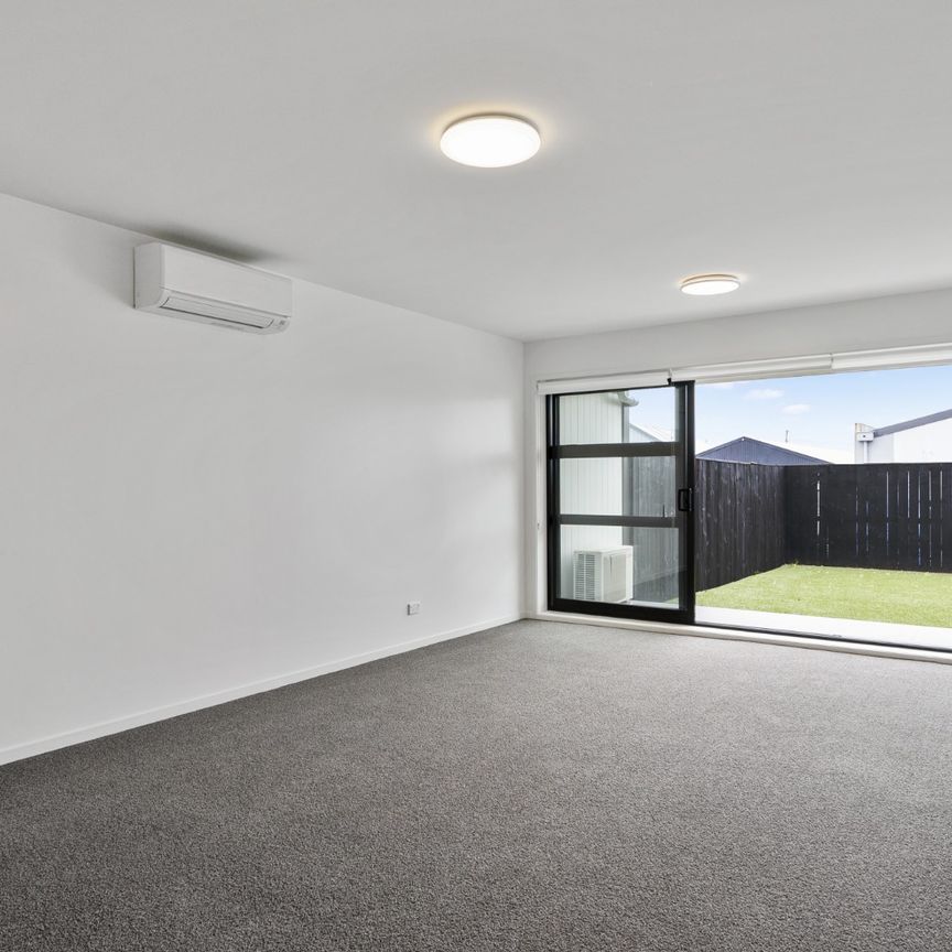 Make yourself at Home – 4045 Great North Road - Photo 1