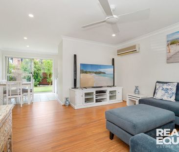 Beautifully Renovated Single Level Villa - Photo 6