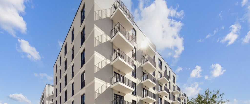 Moderner Neubau: 2-Zimmer-Wohnung mit Balkon und hochwertiger Einbauküche - Foto 1