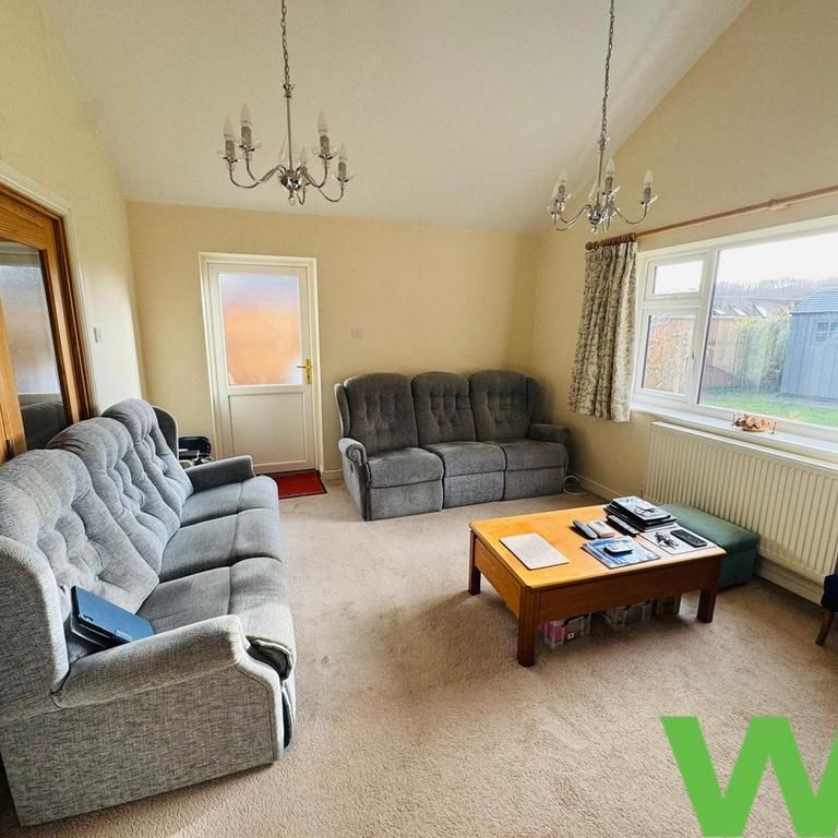 1 bedroom semi-detached bungalow to rent - Photo 1