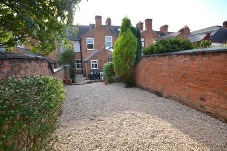 3 bedroom terraced house to rent - Photo 3