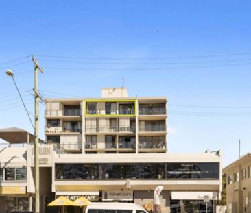 Beachside Living on Alexandra Parade — Neat, Modern & Perfectly Pos... - Photo 5