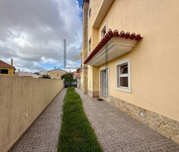 Luxury Semidetached House for rent in Cascais e Estoril, Portugal - Photo 2