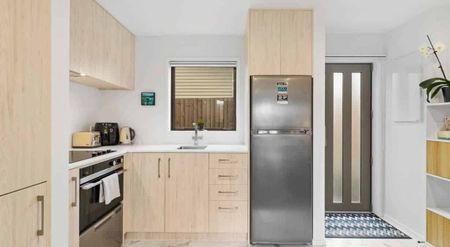 Modern 2 bed Gem! - Photo 2