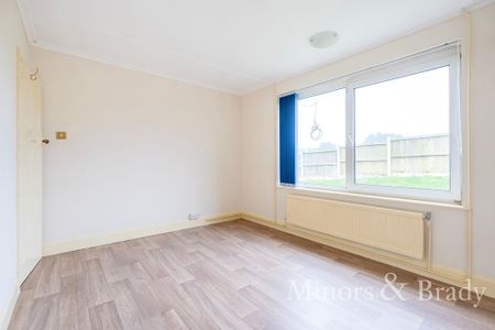 3 bedroom detached bungalow to rent - Photo 5