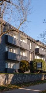 PET FRIENDLY 1B SUITE IN KITSILANO - Photo 3