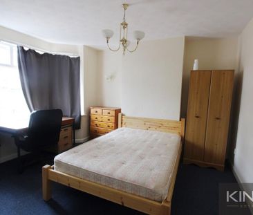 5 bedroom semi-detached house to rent - Photo 4