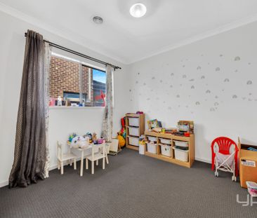 Stylish Family Living in Waterhaven Estate !! - Photo 5