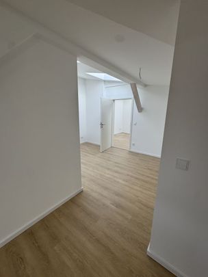 Erstbezug: 2 Zimmer-Dachgeschosswohnung Nähe Bahnhof - Photo 1