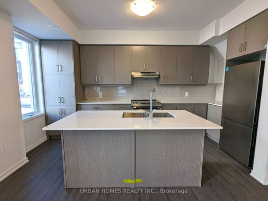 Condo Townhouse For Lease | N8050814 - Photo 1