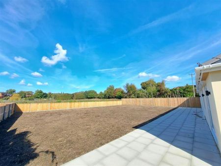 Detached house to rent on - Photo 4