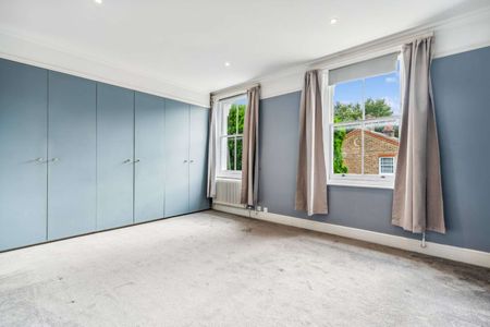 Victorian family home with off-street parking on Richmond Hill - Photo 4