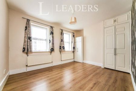 2 bedroom maisonette to rent - Photo 2