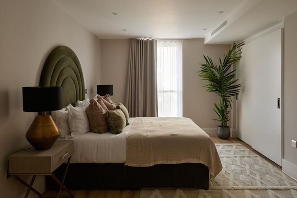 4 bedroom flat to rent - Photo 1