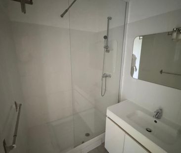 Location Appartement 2 pièces 40m² REMIRE MONTJOLY 97354 - Photo 3