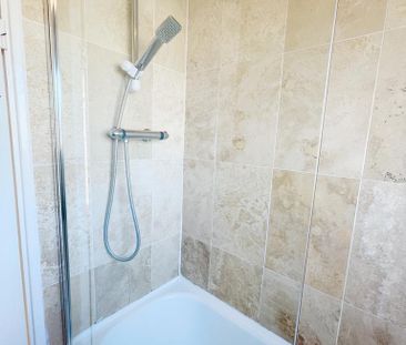 4 bedroom flat share to rent - Photo 4