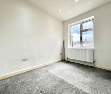 4 Bed Semi-Detached House, Mortlake Road, IG1 - Photo 3