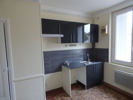 Location Appartement 3 pièces 64m² ST POURCAIN SUR SIOULE 03500 - Photo 2