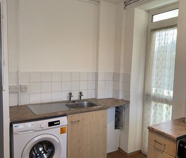 1 Bed Flat, Longbridge Road, IG11 - Photo 4