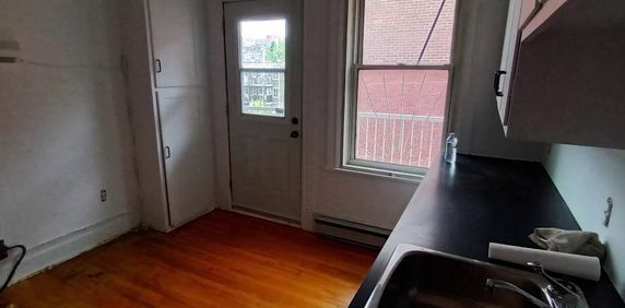 METRO PIE-1X GRAND 5 1/2 LIBRE (1 MINUTES A PIED DU MÉTRO) - Photo 2