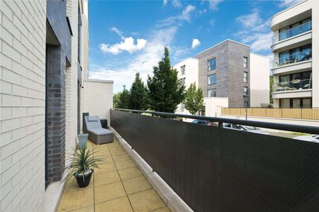 A modern two bedroom ground floor apartment in Longcross. - Photo 2