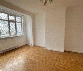 4 bedroom semi-detached house to rent - Photo 4