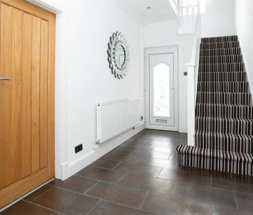 4 bedroom detached house to rent - Photo 2