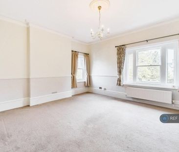 3 bedroom flat to rent - Photo 2