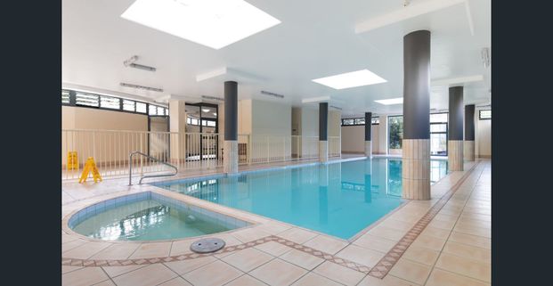 Spacious and Perfectly Positioned Apartment - Photo 1