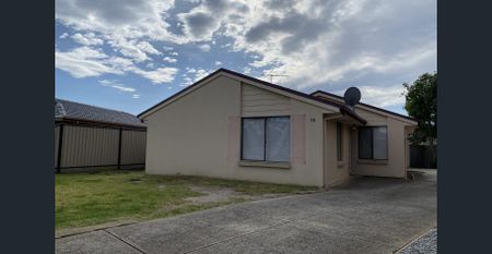 Well Presented Family Home Situated In A Quiet Court - Photo 5