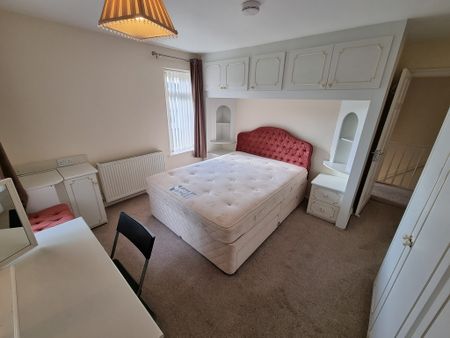 6 Bed Student Accommodation - Photo 5