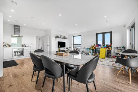 3 bedroom flat to rent - Photo 2