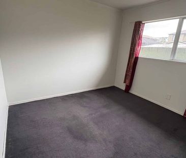 2-Bedroom Unit - Prime Location in Papatoetoe! - Photo 3