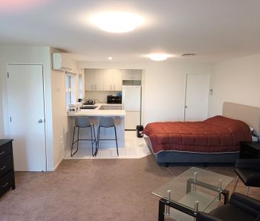 Self-contained furnished room/studio - Photo 5