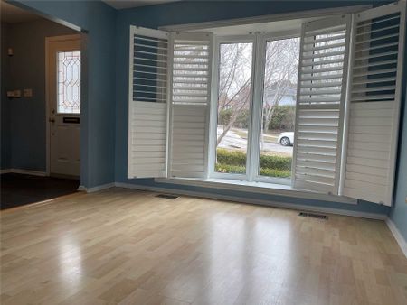 For Lease - 24 Meadowglade Crescent, Toronto, Ontario - Photo 3