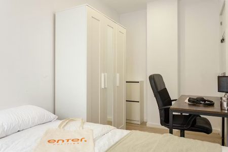 Carrer de Rocafort, Barcelona, Catalonia 08015 - Photo 2