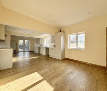 3 bedroom end of terrace house to rent - Photo 5