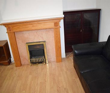 4 bedroom semi-detached house to rent - Photo 6
