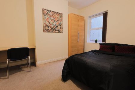 5 bedroom terraced house to rent - Photo 4