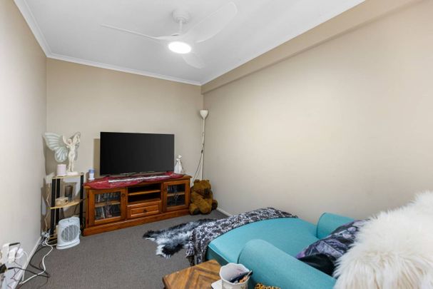 Single Level within walking distance of the CBD! - Photo 1