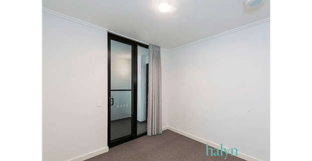 Apartment living at its best! - Photo 1