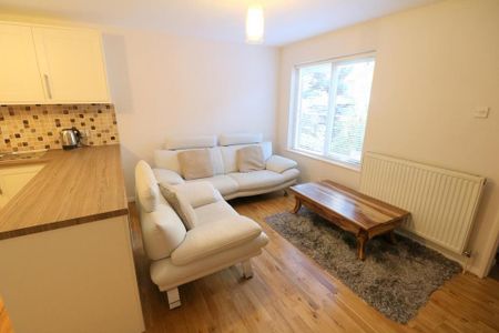 1 bedroom flat to rent - Photo 2
