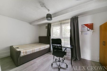 4 bedroom flat to rent - Photo 2