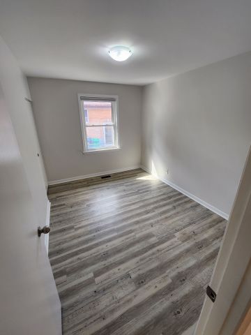 For Lease - 98 Corby Crescent Unit# 1, Brampton, Ontario - Photo 3