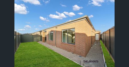 Brand New 4-Bedroom Family Home in Prime Tarneit Location - Photo 2