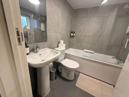 1 Bed Flat, Edgware Road, W2 - Photo 3