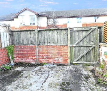 2 bed terraced house to rent in NE24 - Photo 2