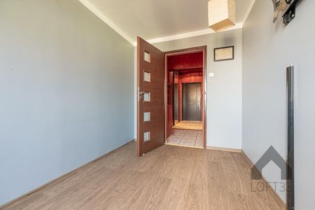 Duże, trzypokojowe mieszkanie na osiedlu Stałym w Jaworznie do wynajęcia | Spacer 3D - Photo 4