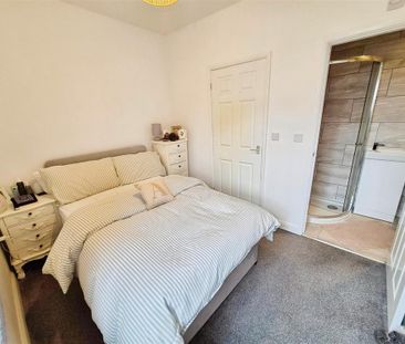 2 bedroom terraced house to rent - Photo 4