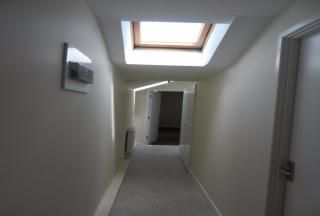 Two Bedroom Luxurious Flat to Let in Reading - Photo 3